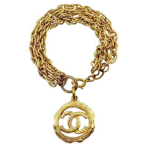 bracciale stile chanel|Chanel Bracciali con ciondolo .